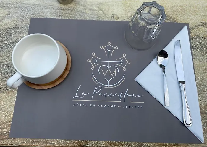 ホテル La Passiflore Vergèze